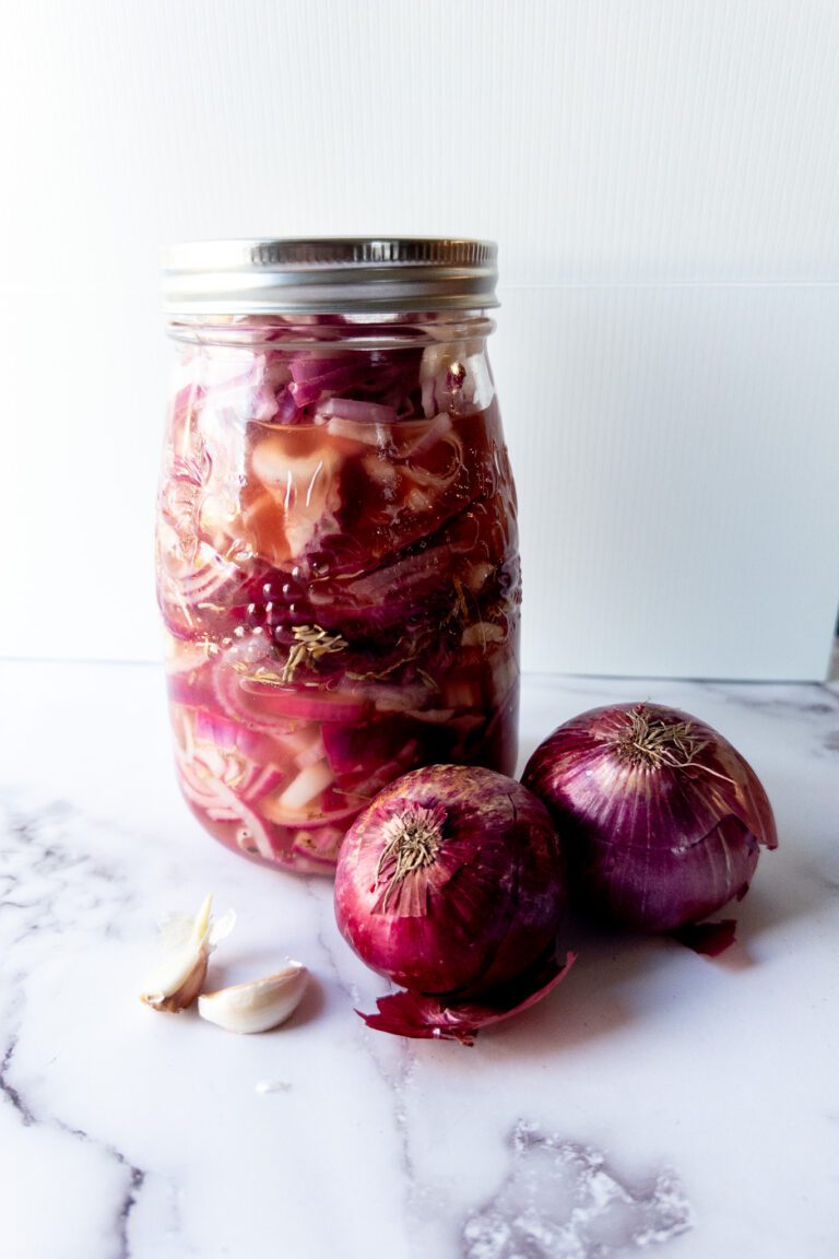 Quick and Flavourful Pickled Red Onions with Herbs