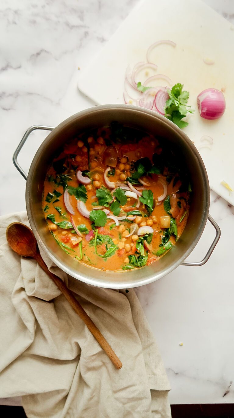 Creamy Chickpea and Spinach Curry